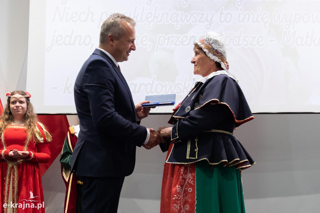 Uroczyste obchody Dnia Matki w Urzędzie Wojewódzkim