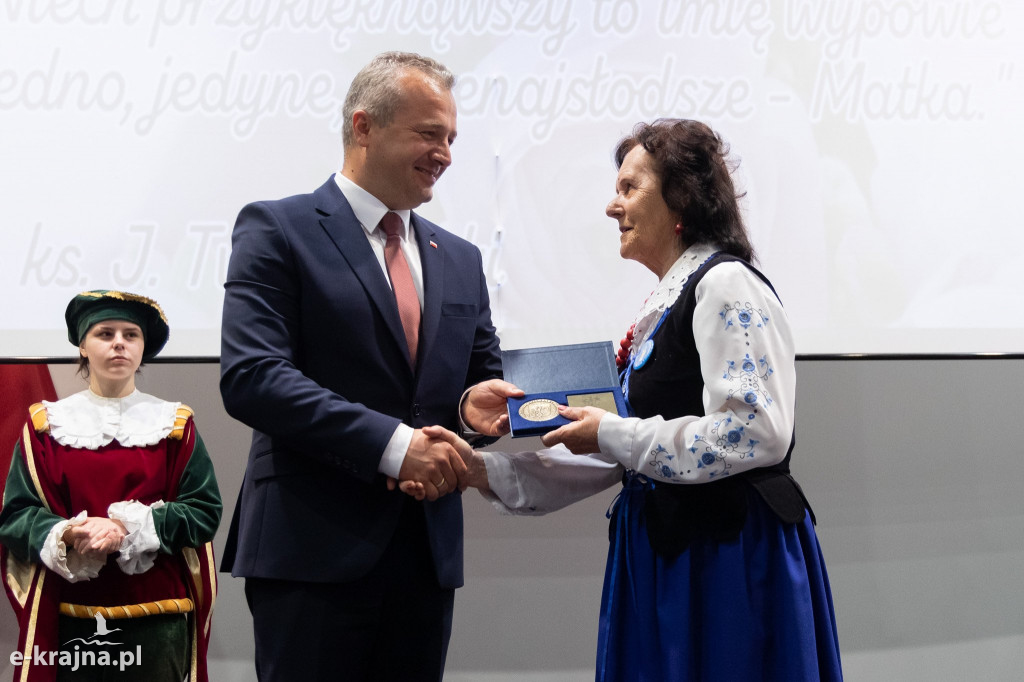 Uroczyste obchody Dnia Matki w Urzędzie Wojewódzkim