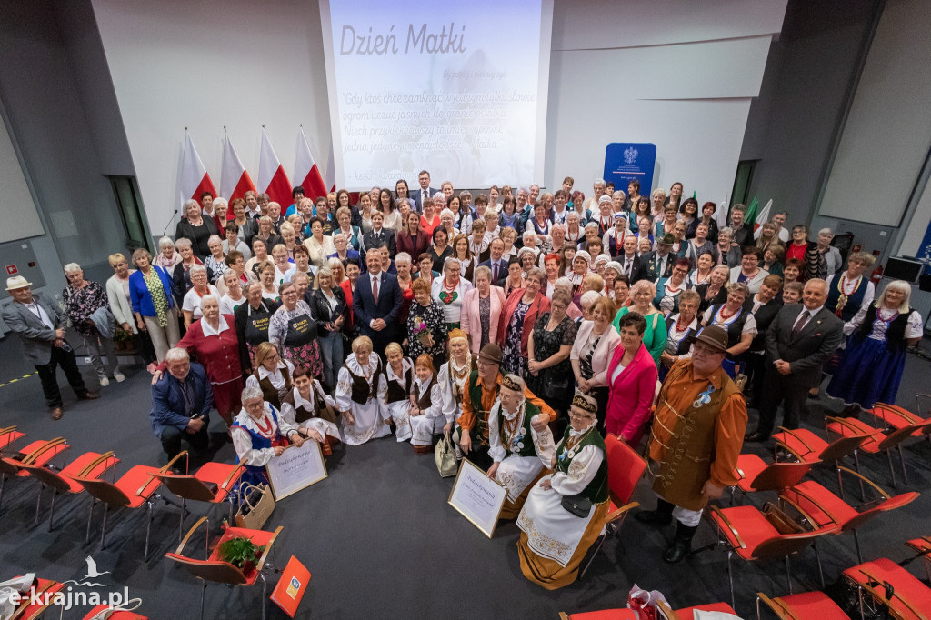 Uroczyste obchody Dnia Matki w Urzędzie Wojewódzkim
