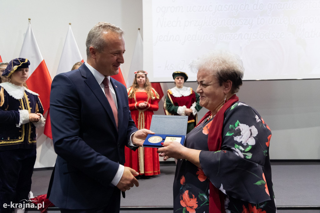 Uroczyste obchody Dnia Matki w Urzędzie Wojewódzkim
