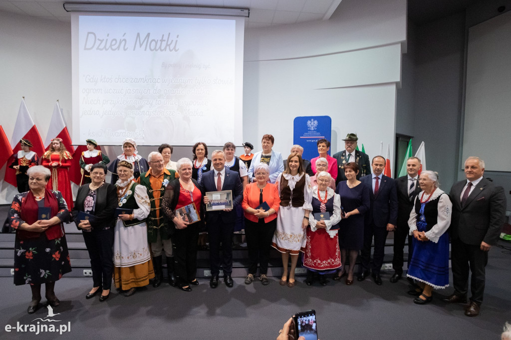 Uroczyste obchody Dnia Matki w Urzędzie Wojewódzkim