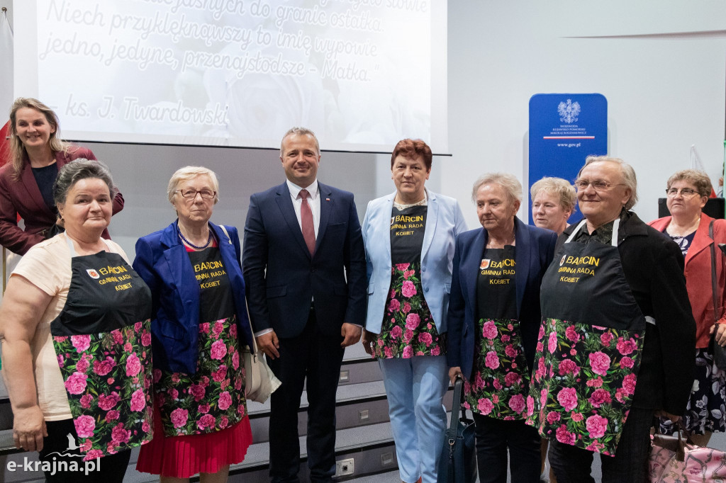 Uroczyste obchody Dnia Matki w Urzędzie Wojewódzkim