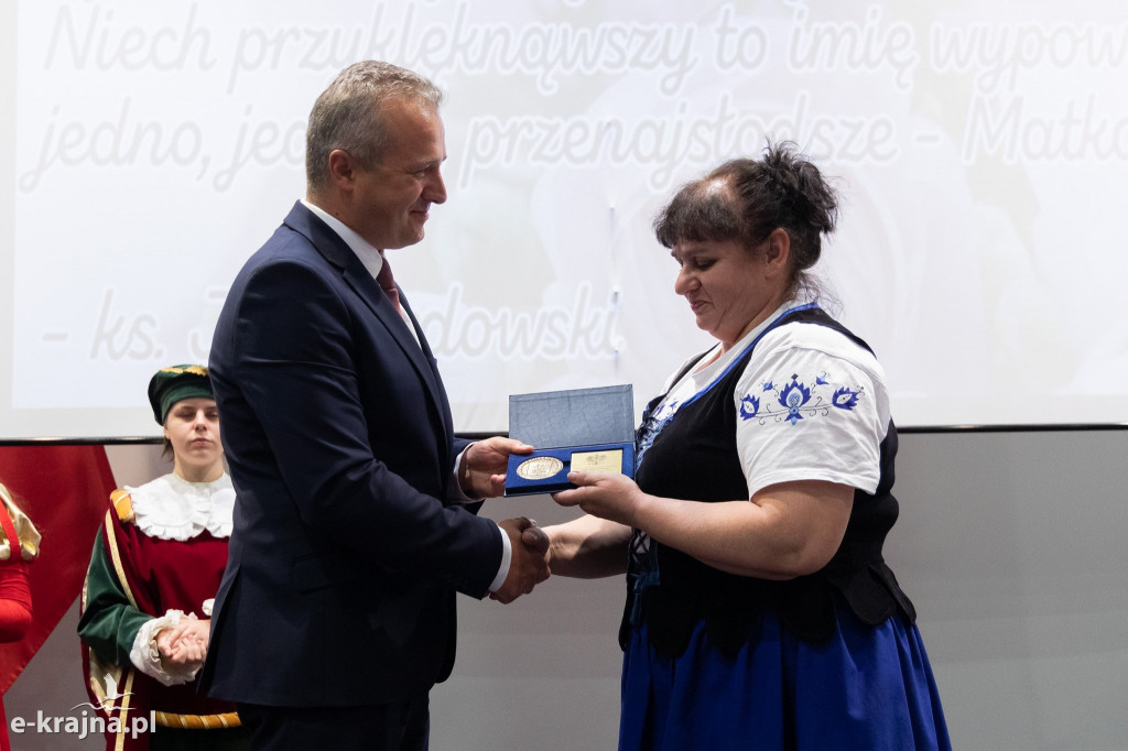 Uroczyste obchody Dnia Matki w Urzędzie Wojewódzkim