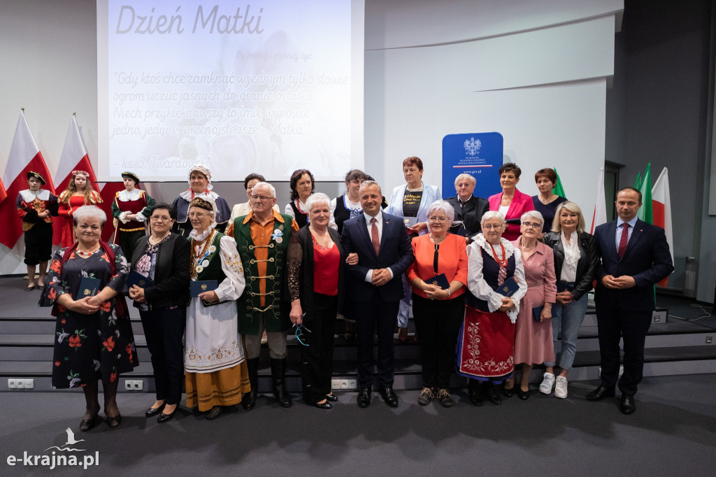 Uroczyste obchody Dnia Matki w Urzędzie Wojewódzkim