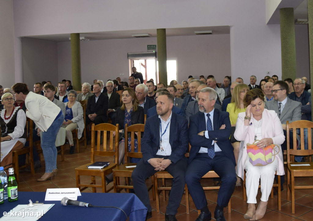Wicepremier, minister rolnictwa Henryk Kowalczyk spotkał się z rolnikami w Kęsowie