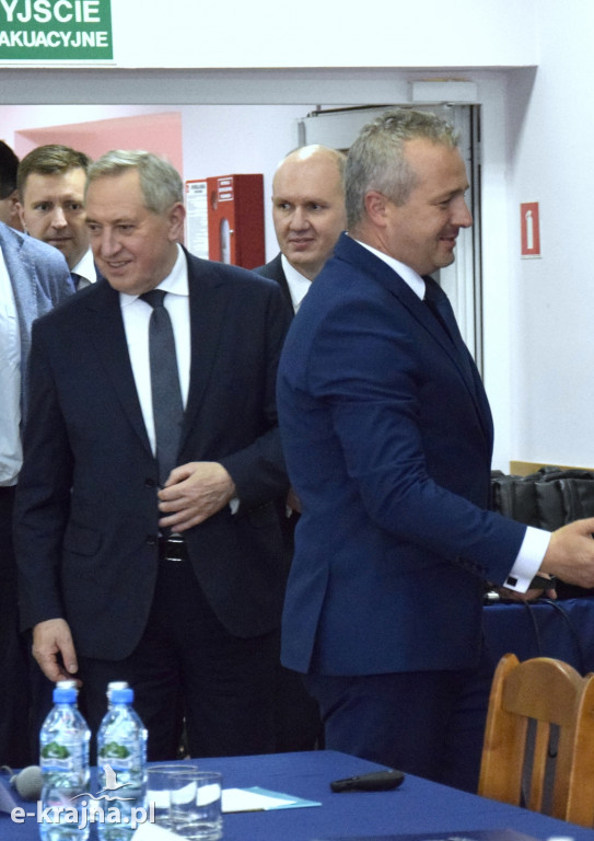 Wicepremier, minister rolnictwa Henryk Kowalczyk spotkał się z rolnikami w Kęsowie