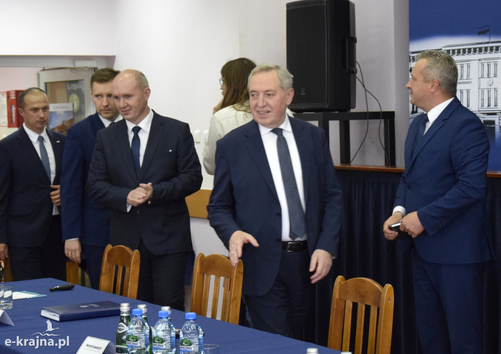 Wicepremier, minister rolnictwa Henryk Kowalczyk spotkał się z rolnikami w Kęsowie