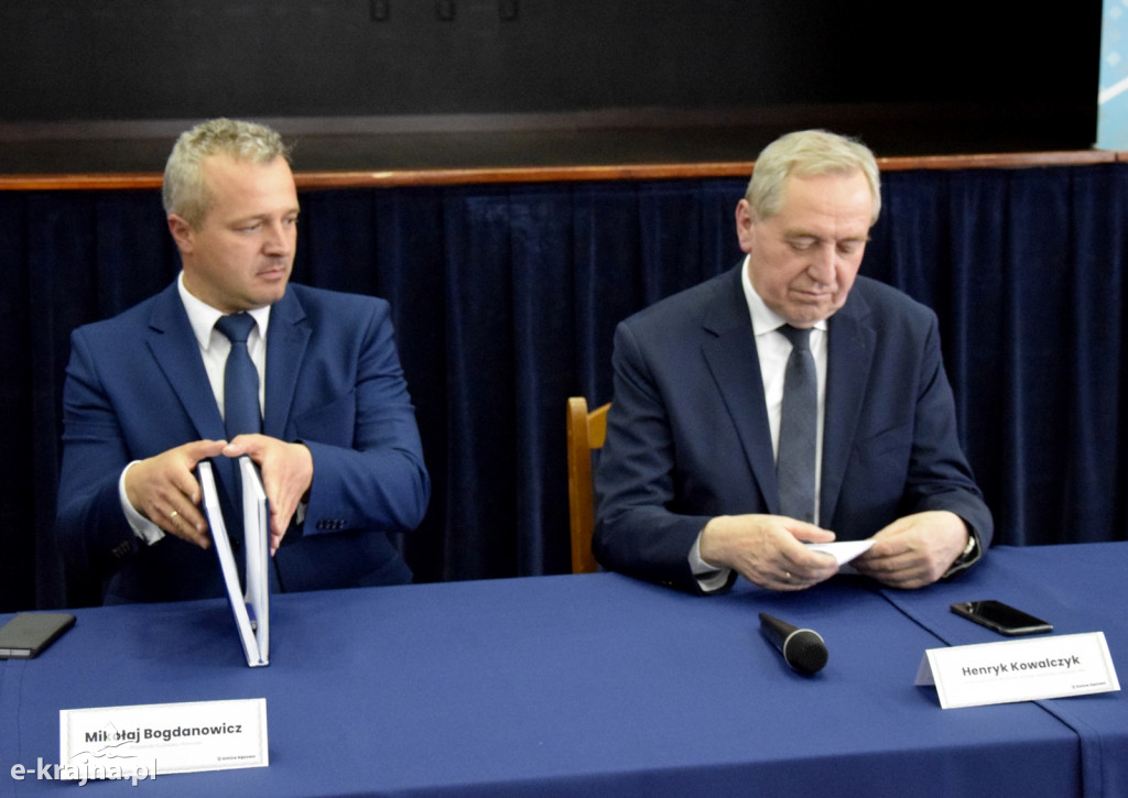 Wicepremier, minister rolnictwa Henryk Kowalczyk spotkał się z rolnikami w Kęsowie