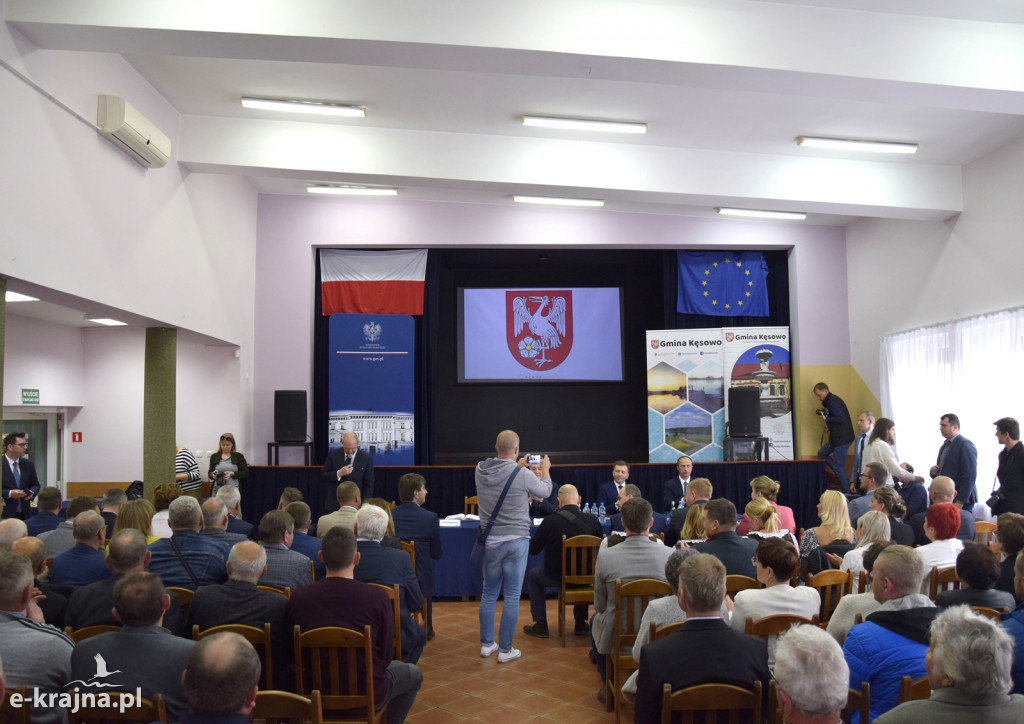 Wicepremier, minister rolnictwa Henryk Kowalczyk spotkał się z rolnikami w Kęsowie