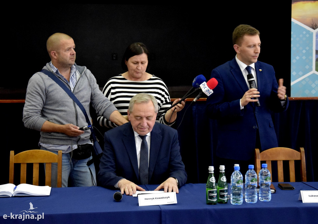 Wicepremier, minister rolnictwa Henryk Kowalczyk spotkał się z rolnikami w Kęsowie