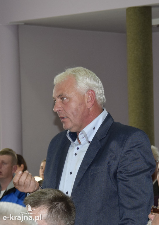 Wicepremier, minister rolnictwa Henryk Kowalczyk spotkał się z rolnikami w Kęsowie
