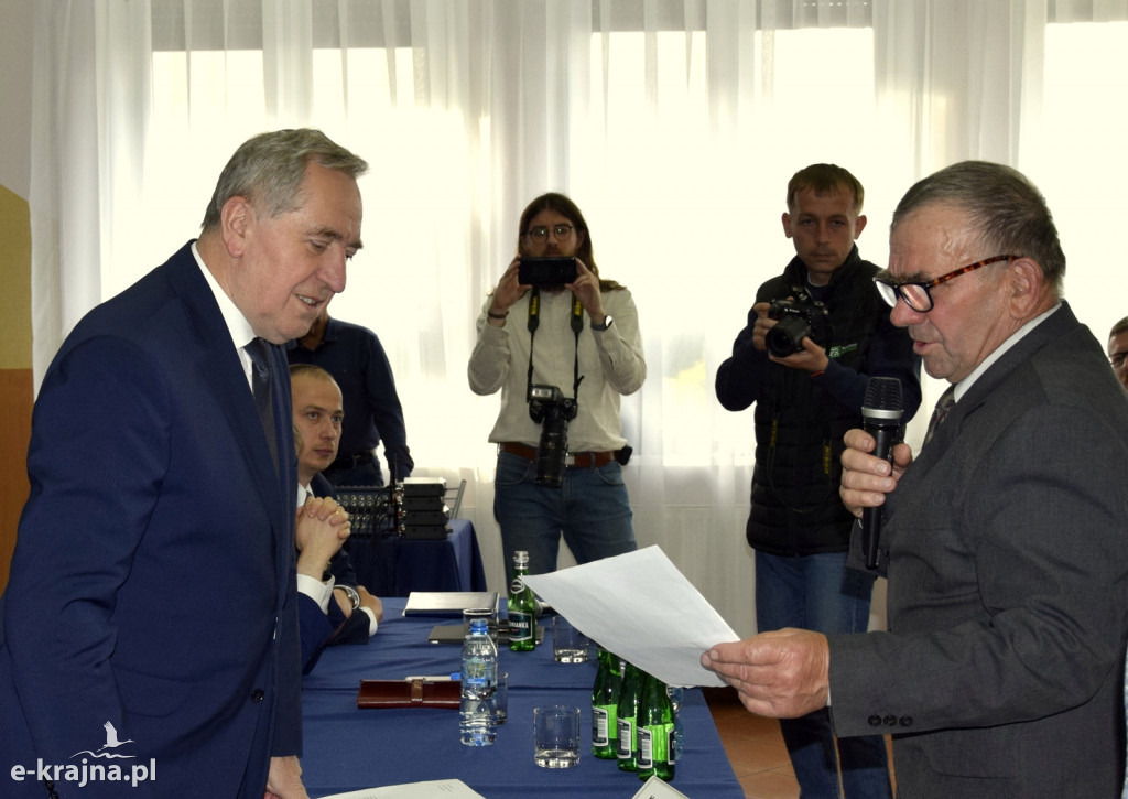 Wicepremier, minister rolnictwa Henryk Kowalczyk spotkał się z rolnikami w Kęsowie