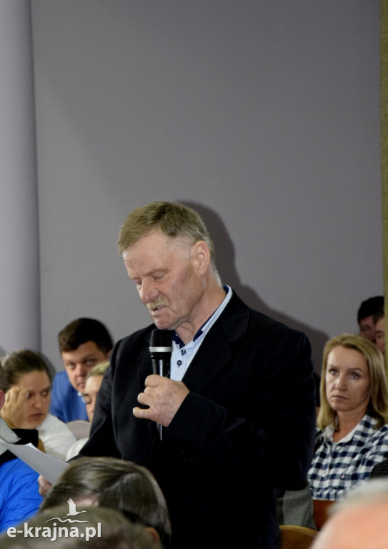 Wicepremier, minister rolnictwa Henryk Kowalczyk spotkał się z rolnikami w Kęsowie