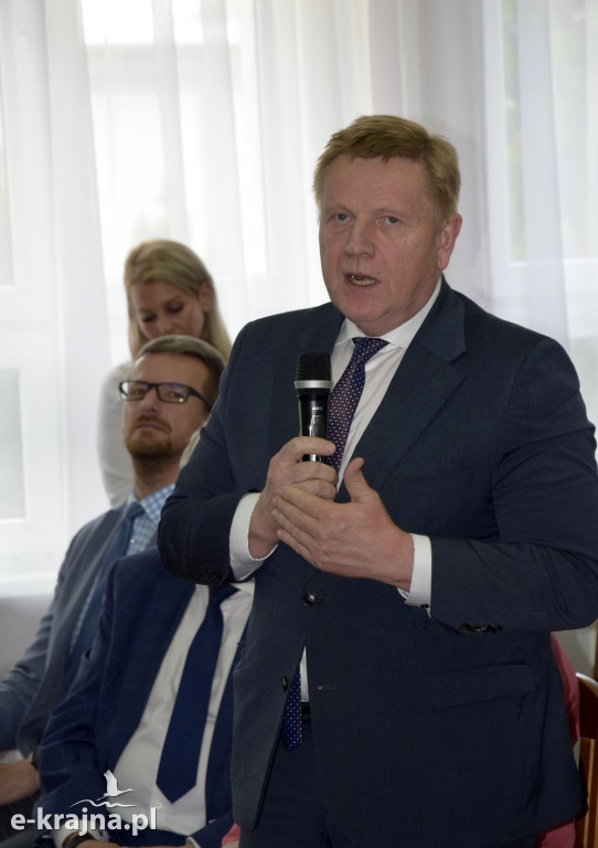 Wicepremier, minister rolnictwa Henryk Kowalczyk spotkał się z rolnikami w Kęsowie