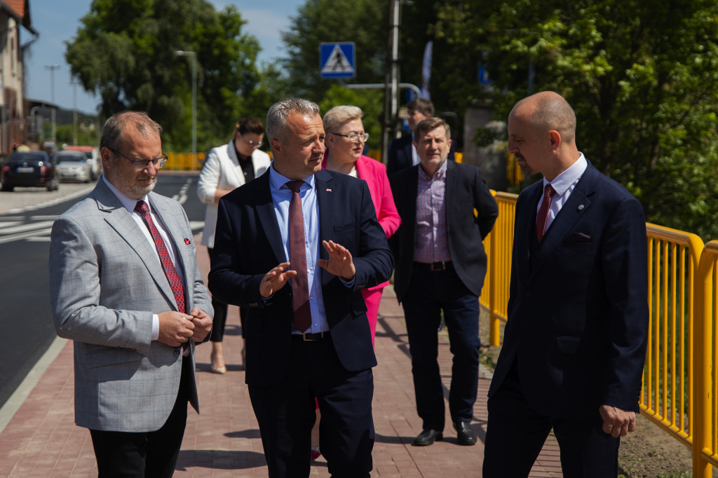Minister Łukasz Schreiber i wojewoda Mikołaj Bogdanowicz w Więcborku