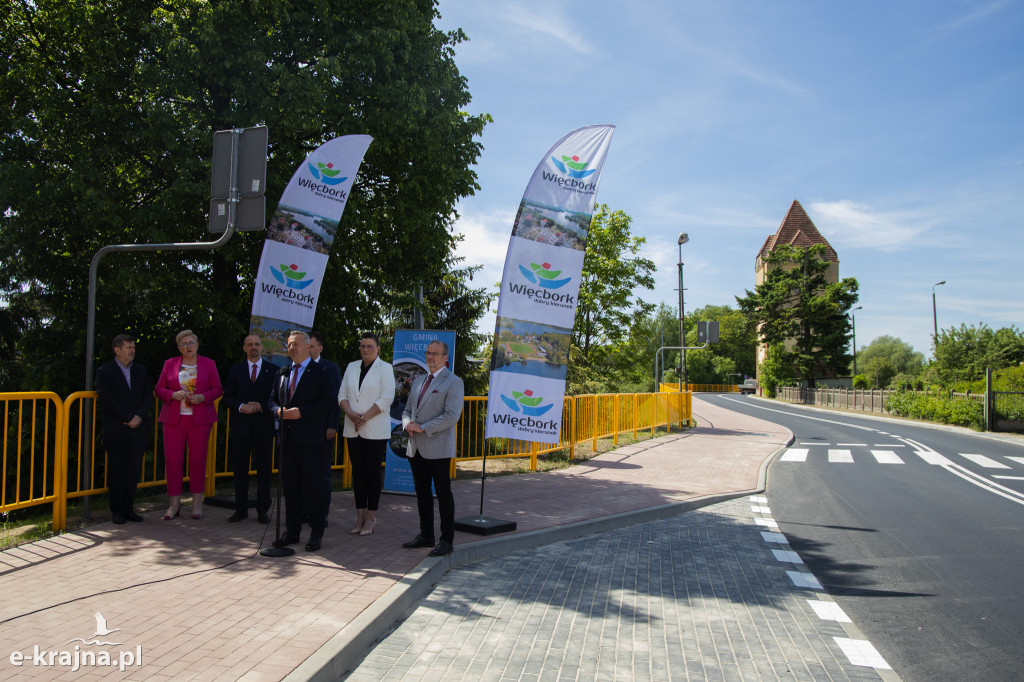 Minister Łukasz Schreiber i wojewoda Mikołaj Bogdanowicz w Więcborku