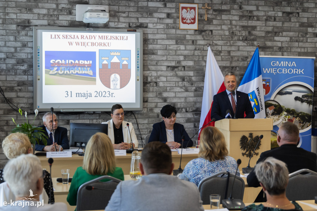 Minister Łukasz Schreiber i wojewoda Mikołaj Bogdanowicz w Więcborku