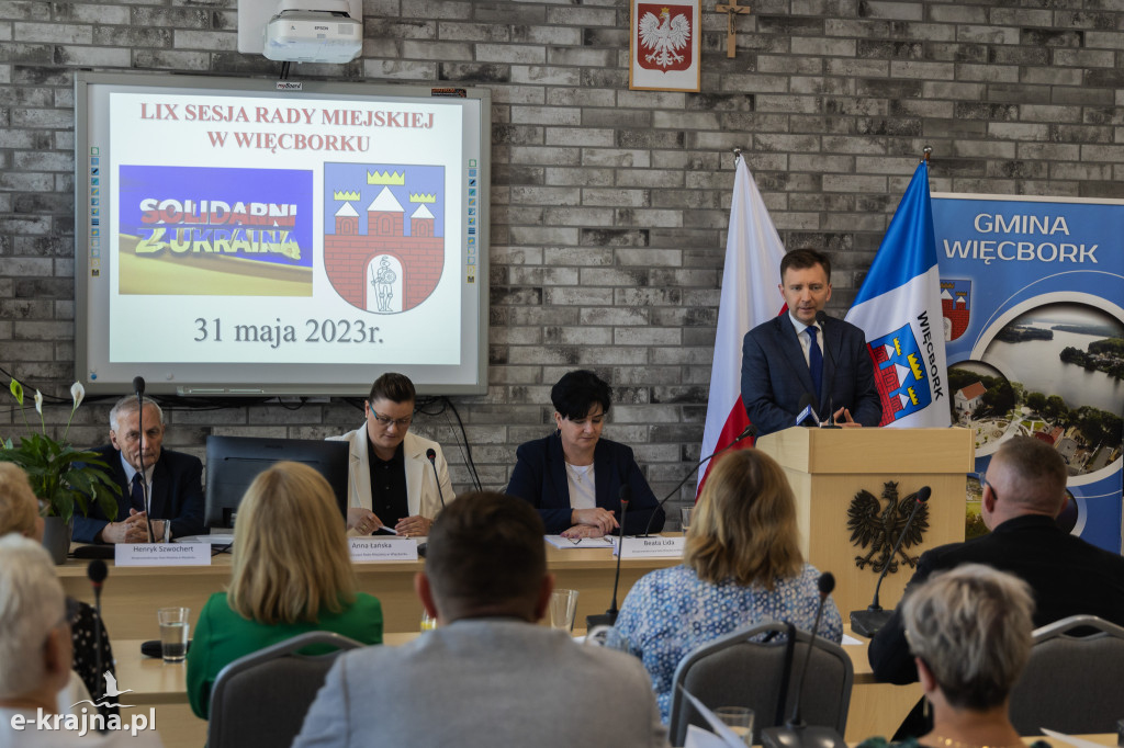 Minister Łukasz Schreiber i wojewoda Mikołaj Bogdanowicz w Więcborku