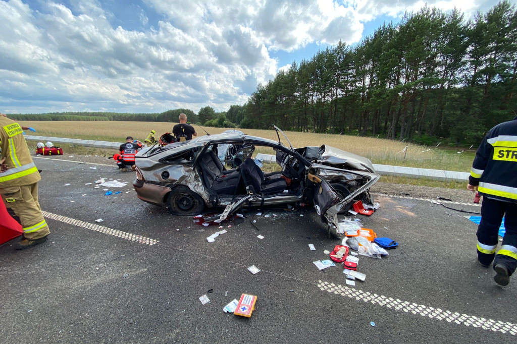 Zderzenie 3 samochodów osobowych na DK25