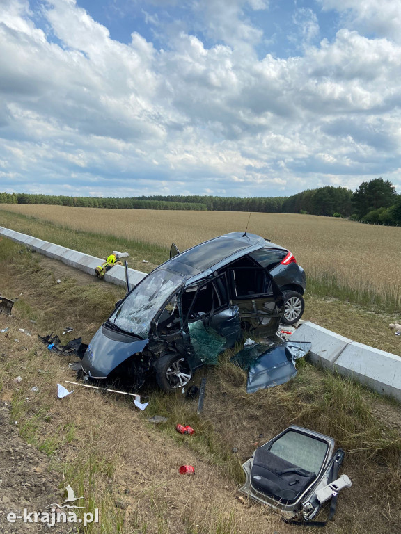 Zderzenie 3 samochodów osobowych na DK25