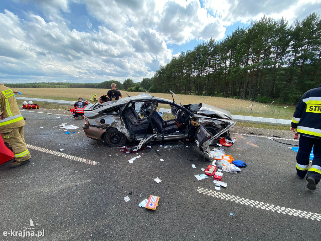 Zderzenie 3 samochodów osobowych na DK25