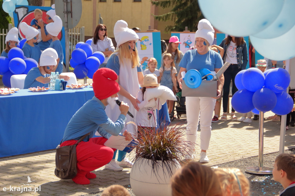 Urodzinowe śniadanie na balu u Smerfetki