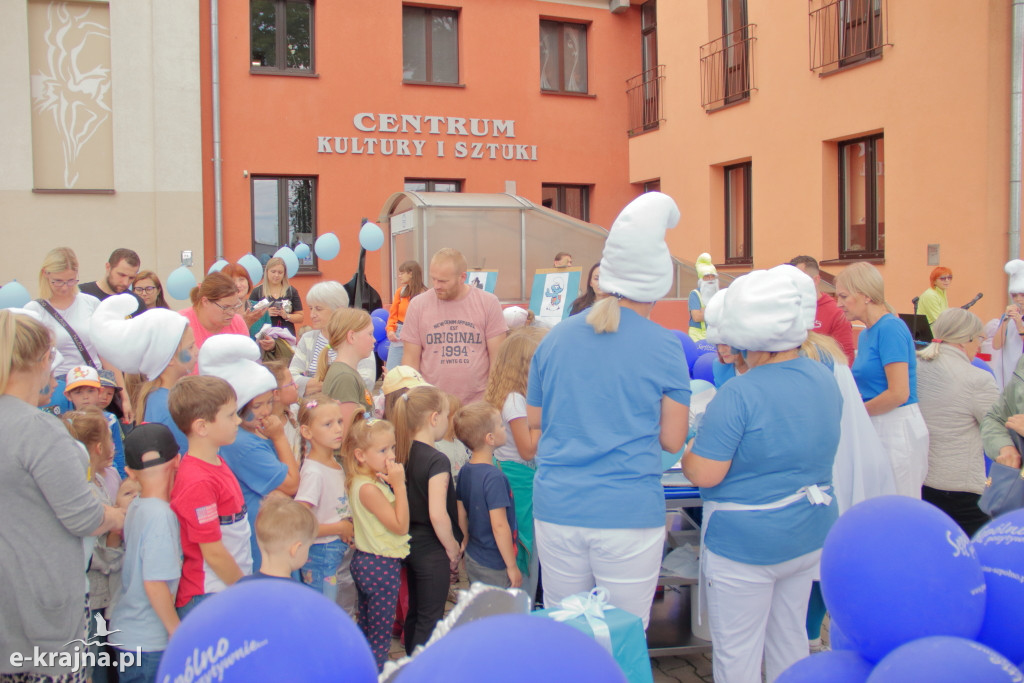 Urodzinowe śniadanie na balu u Smerfetki