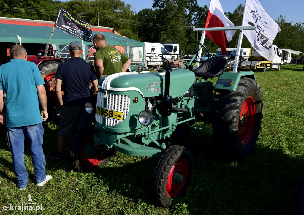 Pokaz starych traktorów na XXII Pożegnaniu Lata w Rudawce Rymanowskiej