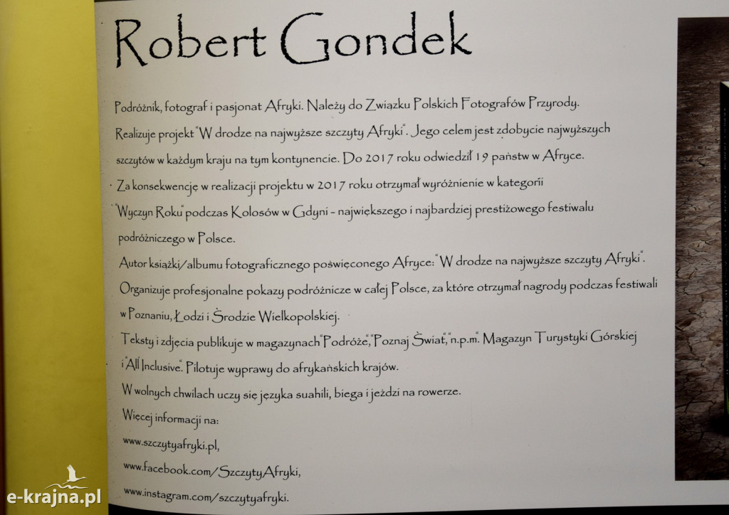 Robert  Gondek w bibliotece w Kamieniu Krajeńskim