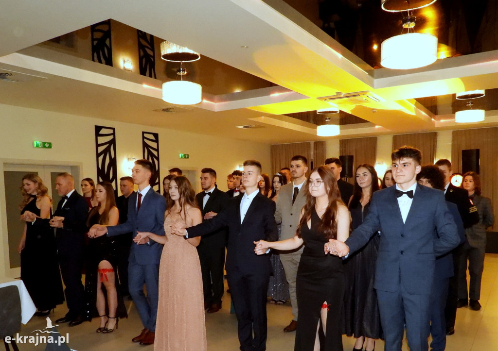 Poloneza czas zacząć! - Studniówka 2024 więcborskiego CKZiU