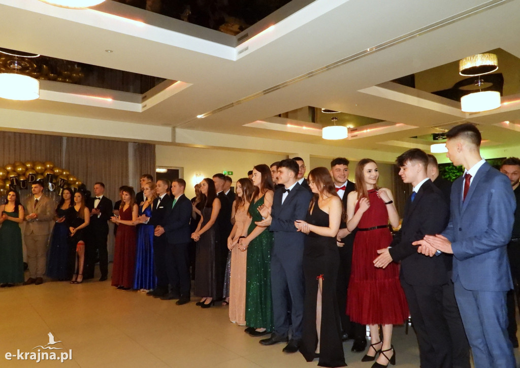 Poloneza czas zacząć! - Studniówka 2024 więcborskiego CKZiU