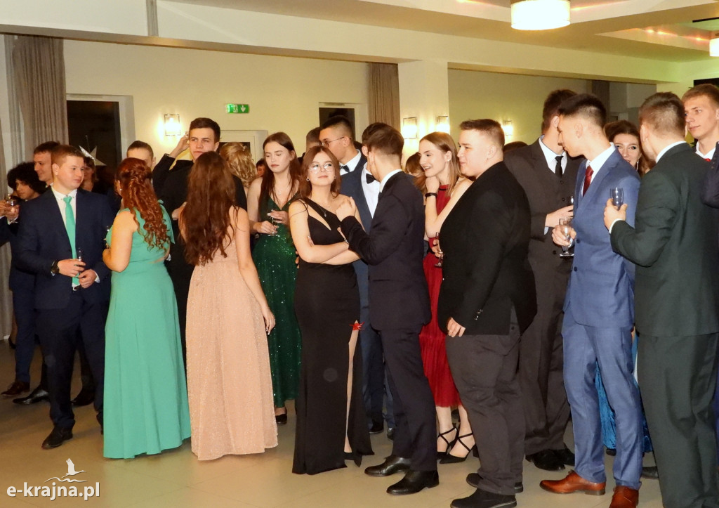 Poloneza czas zacząć! - Studniówka 2024 więcborskiego CKZiU