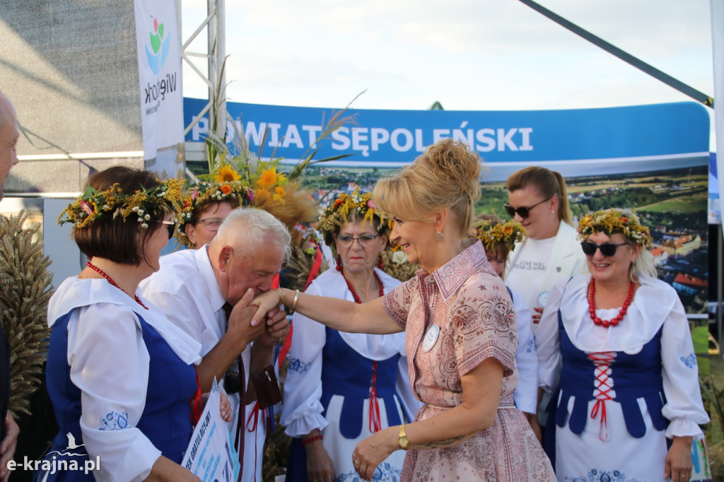 Dożynki Gminno-Powiatowe w Jastrzębcu - występy lokalnych artystów