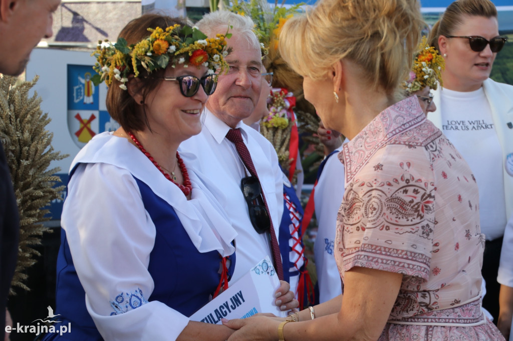 Dożynki Gminno-Powiatowe w Jastrzębcu - występy lokalnych artystów