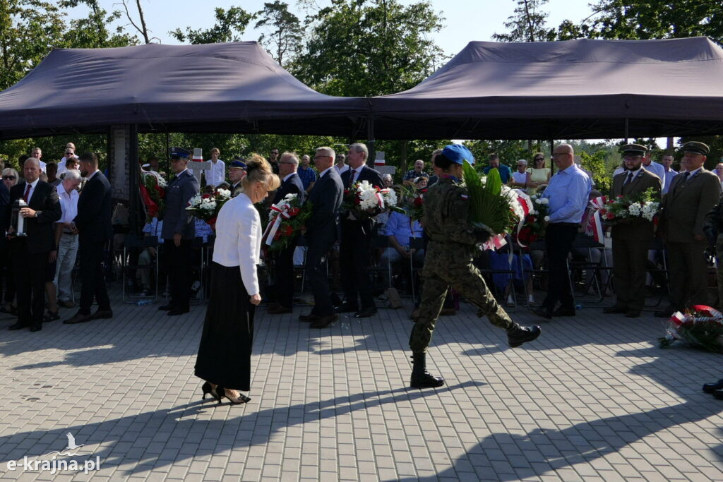 Złożyli hołd pomordowanym w Karolewie