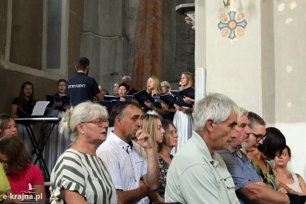 Dożynki Pszczelarskie i koncert Chóru Lutnia w Sanktuarium Matki Bożej Królowej Krajny w Byszewie