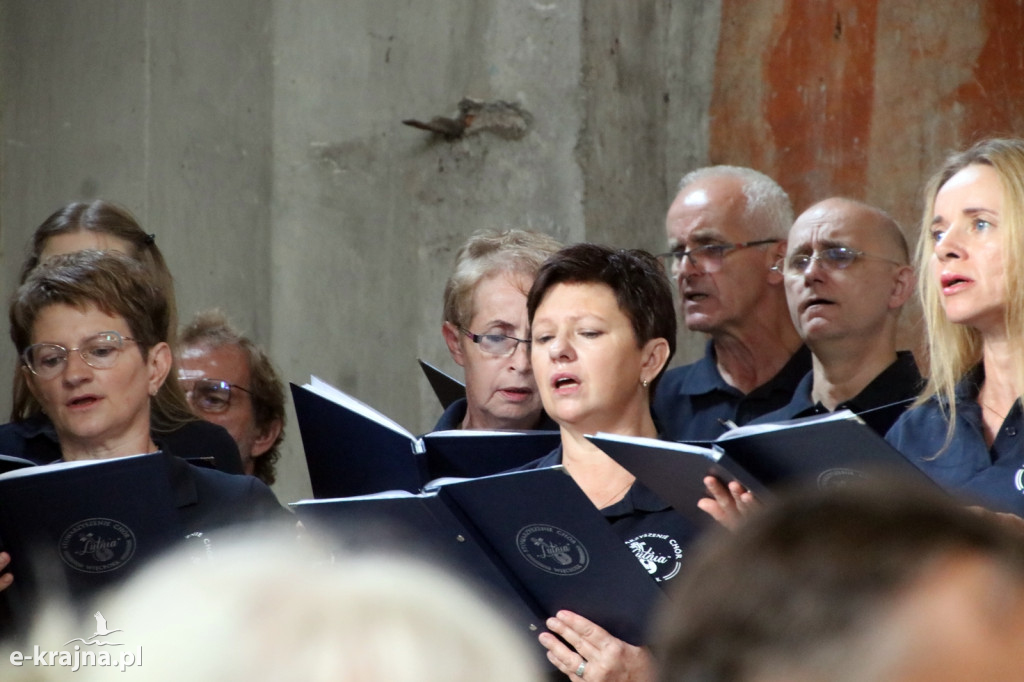 Dożynki Pszczelarskie i koncert Chóru Lutnia w Sanktuarium Matki Bożej Królowej Krajny w Byszewie