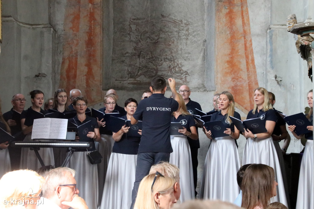 Dożynki Pszczelarskie i koncert Chóru Lutnia w Sanktuarium Matki Bożej Królowej Krajny w Byszewie