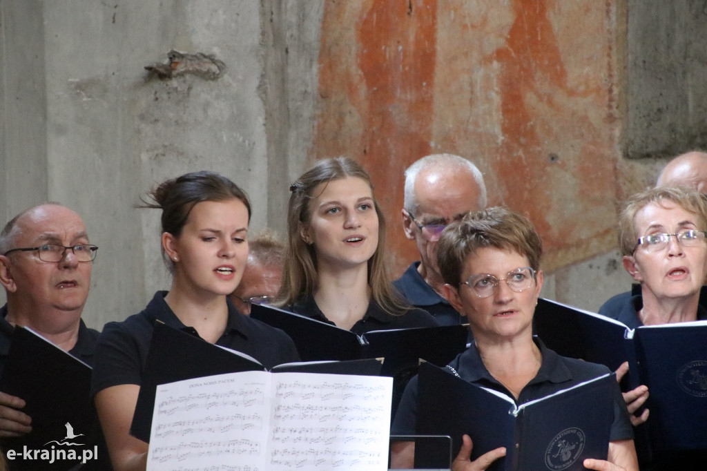 Dożynki Pszczelarskie i koncert Chóru Lutnia w Sanktuarium Matki Bożej Królowej Krajny w Byszewie