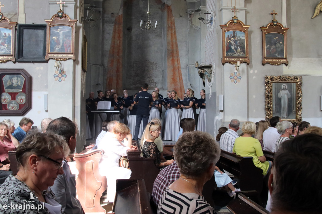 Dożynki Pszczelarskie i koncert Chóru Lutnia w Sanktuarium Matki Bożej Królowej Krajny w Byszewie