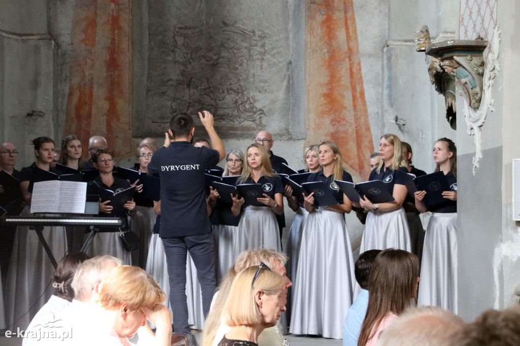 Dożynki Pszczelarskie i koncert Chóru Lutnia w Sanktuarium Matki Bożej Królowej Krajny w Byszewie