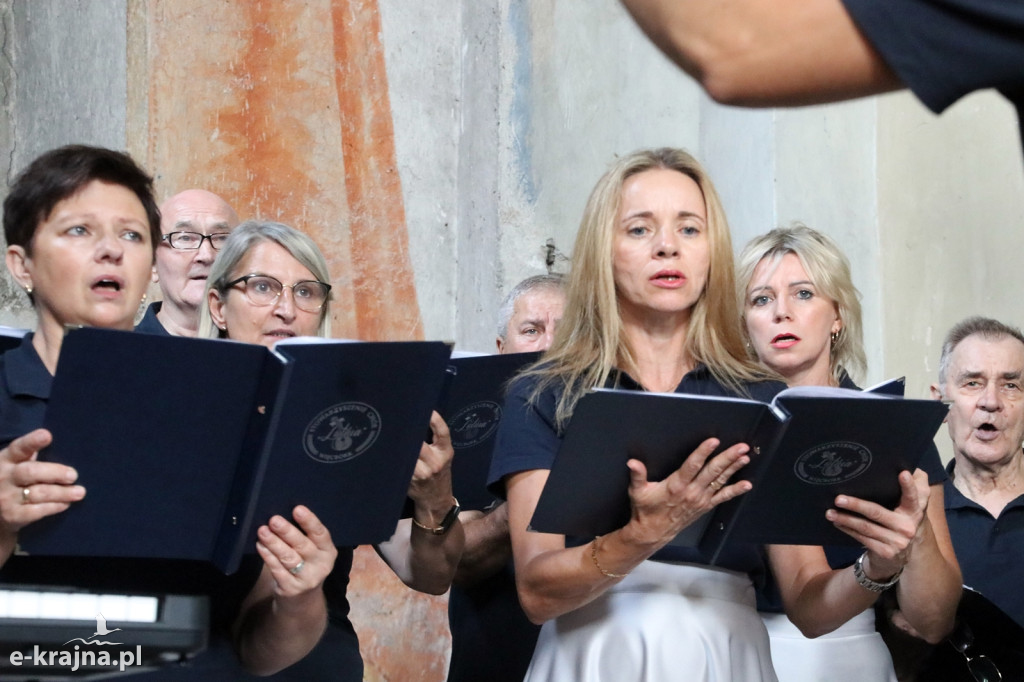 Dożynki Pszczelarskie i koncert Chóru Lutnia w Sanktuarium Matki Bożej Królowej Krajny w Byszewie