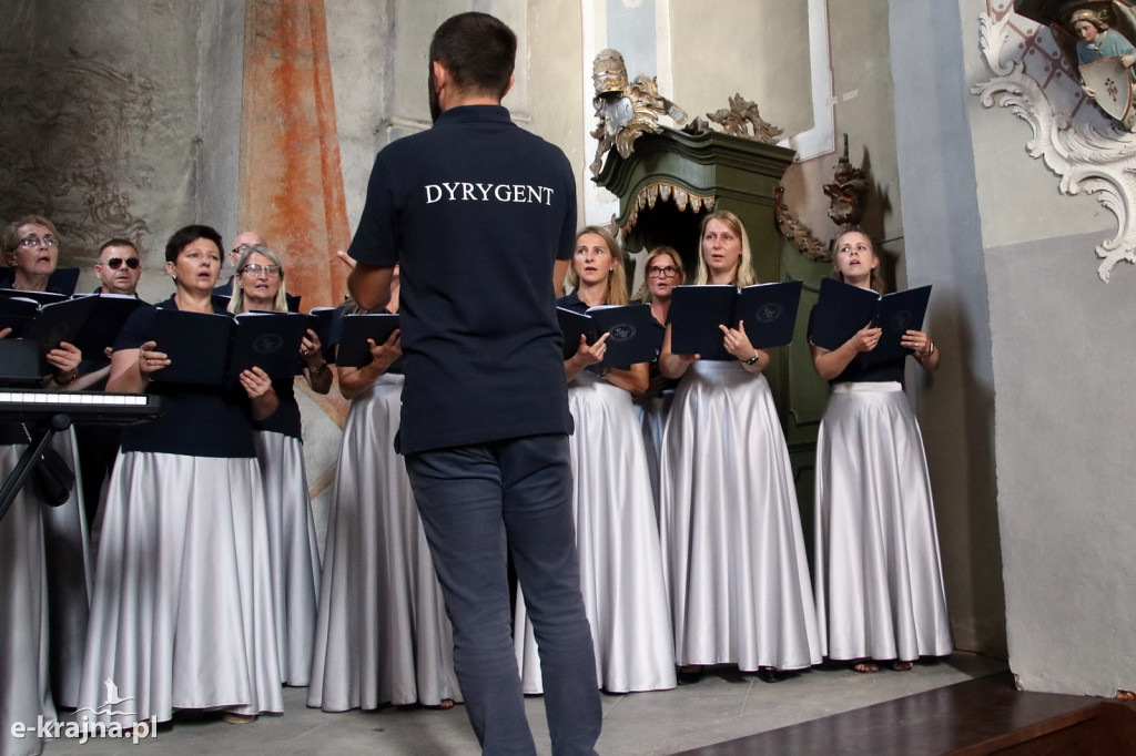 Dożynki Pszczelarskie i koncert Chóru Lutnia w Sanktuarium Matki Bożej Królowej Krajny w Byszewie