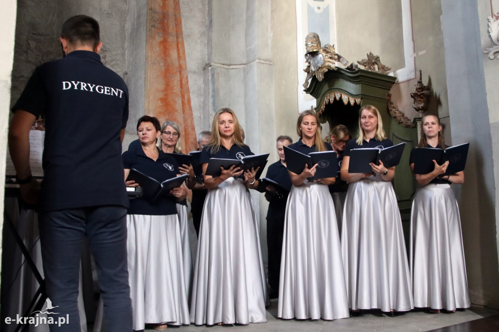 Dożynki Pszczelarskie i koncert Chóru Lutnia w Sanktuarium Matki Bożej Królowej Krajny w Byszewie