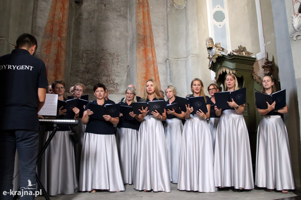 Dożynki Pszczelarskie i koncert Chóru Lutnia w Sanktuarium Matki Bożej Królowej Krajny w Byszewie