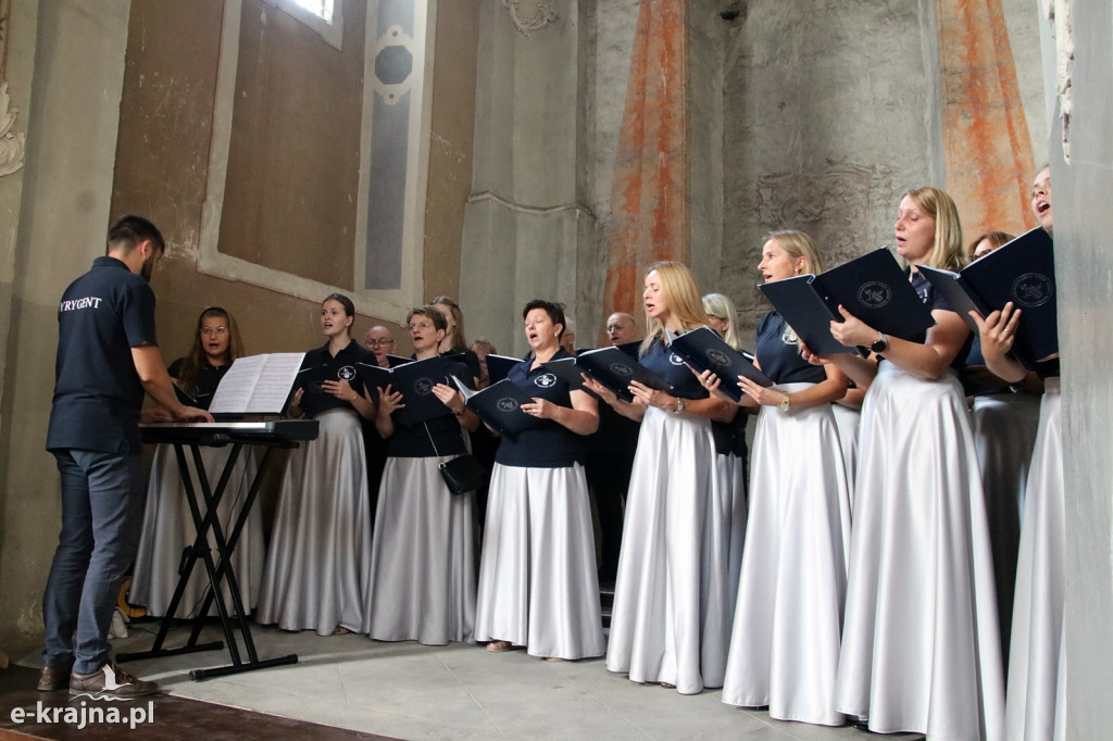 Dożynki Pszczelarskie i koncert Chóru Lutnia w Sanktuarium Matki Bożej Królowej Krajny w Byszewie