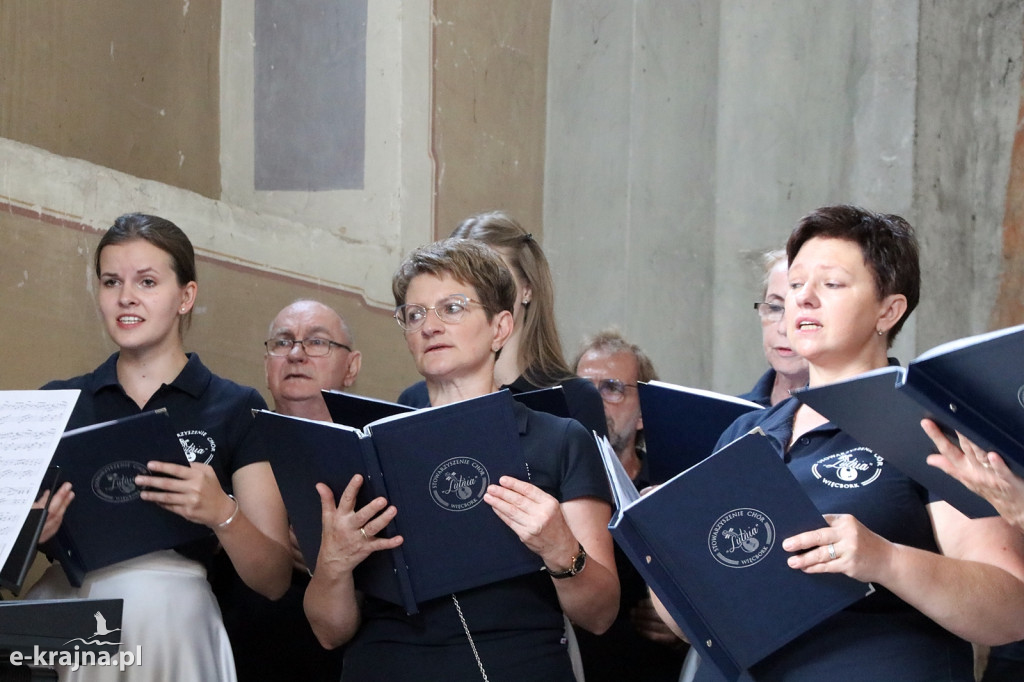 Dożynki Pszczelarskie i koncert Chóru Lutnia w Sanktuarium Matki Bożej Królowej Krajny w Byszewie