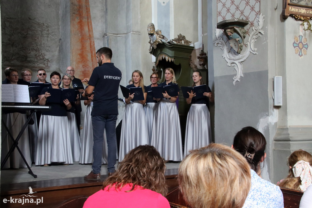 Dożynki Pszczelarskie i koncert Chóru Lutnia w Sanktuarium Matki Bożej Królowej Krajny w Byszewie