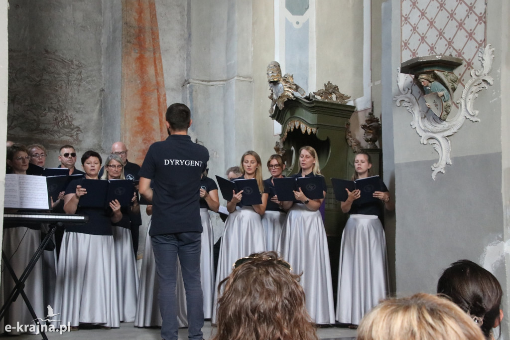 Dożynki Pszczelarskie i koncert Chóru Lutnia w Sanktuarium Matki Bożej Królowej Krajny w Byszewie