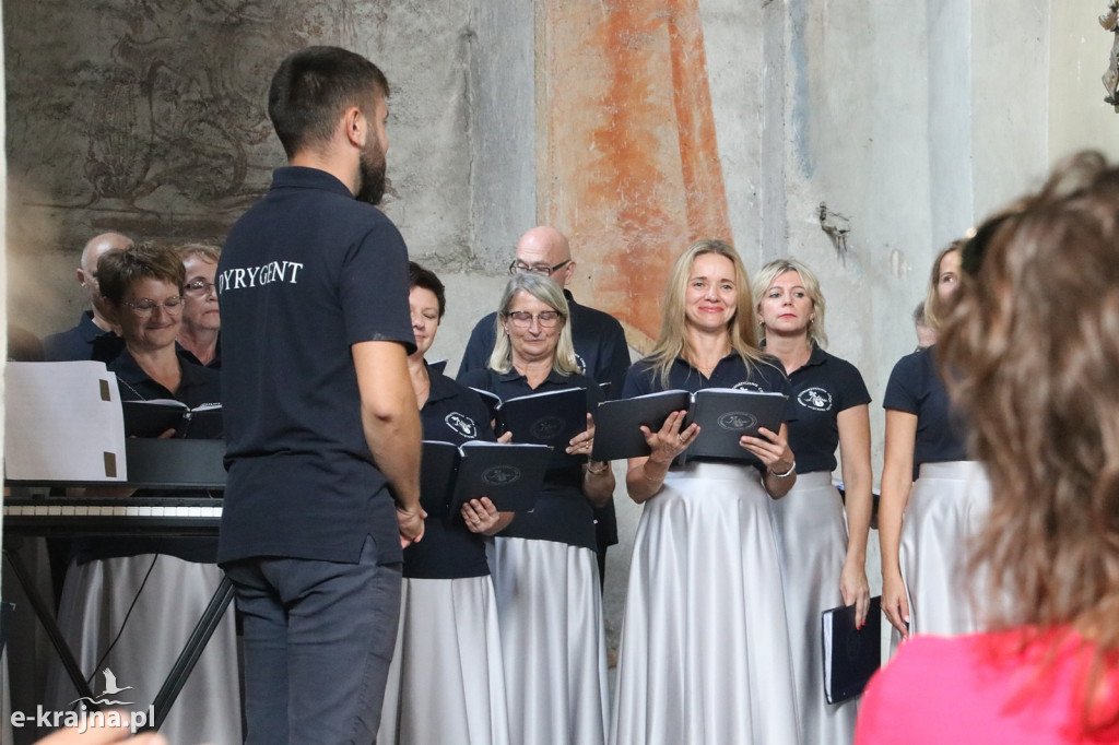 Dożynki Pszczelarskie i koncert Chóru Lutnia w Sanktuarium Matki Bożej Królowej Krajny w Byszewie